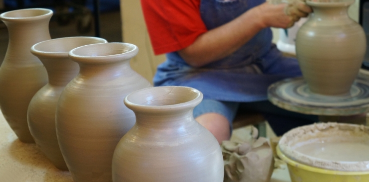 Manufacture of Alsatian pottery
